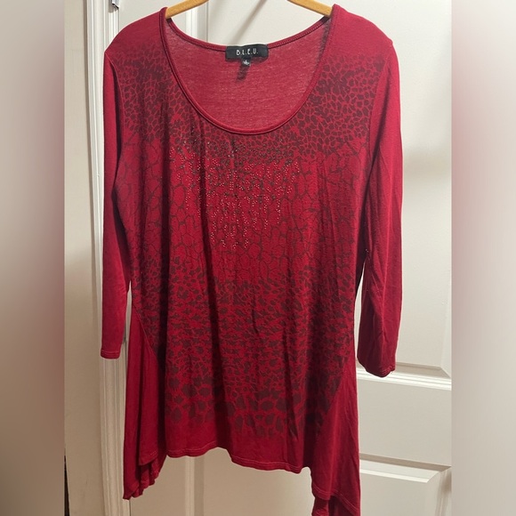 BLEU Animal Print Gem Embellished Sharkbite Hem 3/4 Sleeve Top. Size Large EUC - Picture 7 of 9
